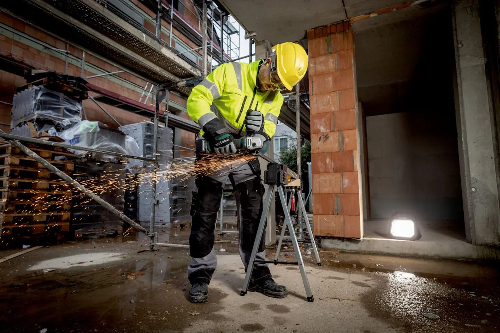 Masina de slefuit unghiulara cu acumulator Metabo W 18 L BL 9-125 602374510