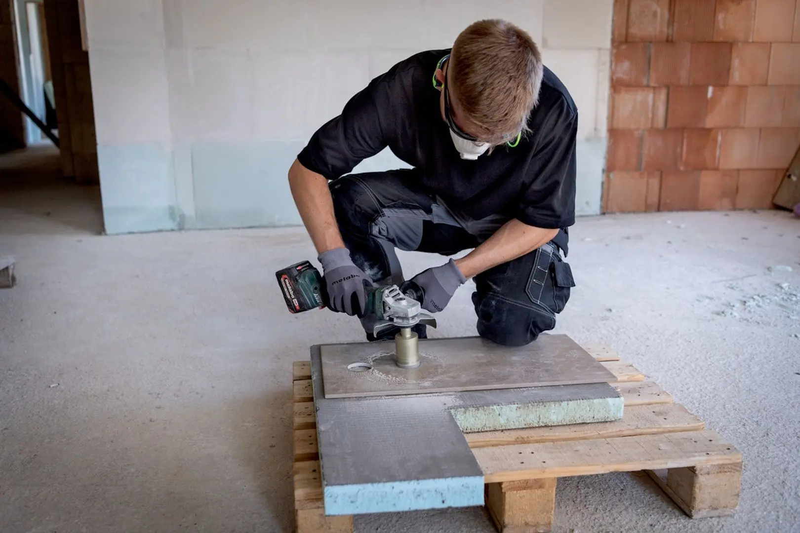 Masina de slefuit unghiulara cu acumulator Metabo W 18 L BL 9-125 602374510