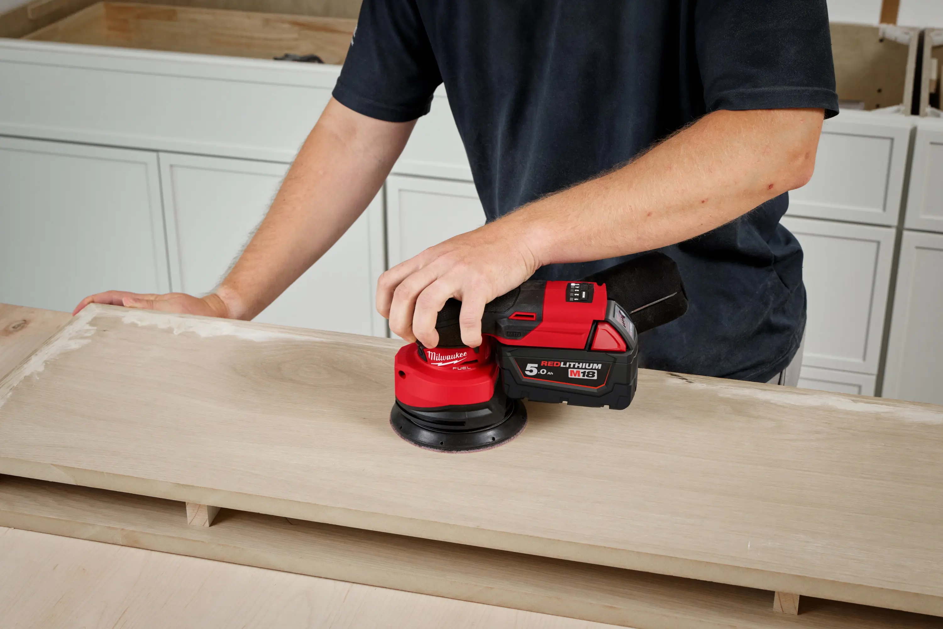 Аккумуляторная эксцентриковая шлифмашина Milwaukee M18 FROS125-0B (4933498253) - 6