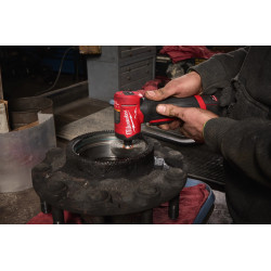 Аккумуляторная угловая шлифмашина Milwaukee M12 FUEL FDGA2-0 (4933498979) Thumb