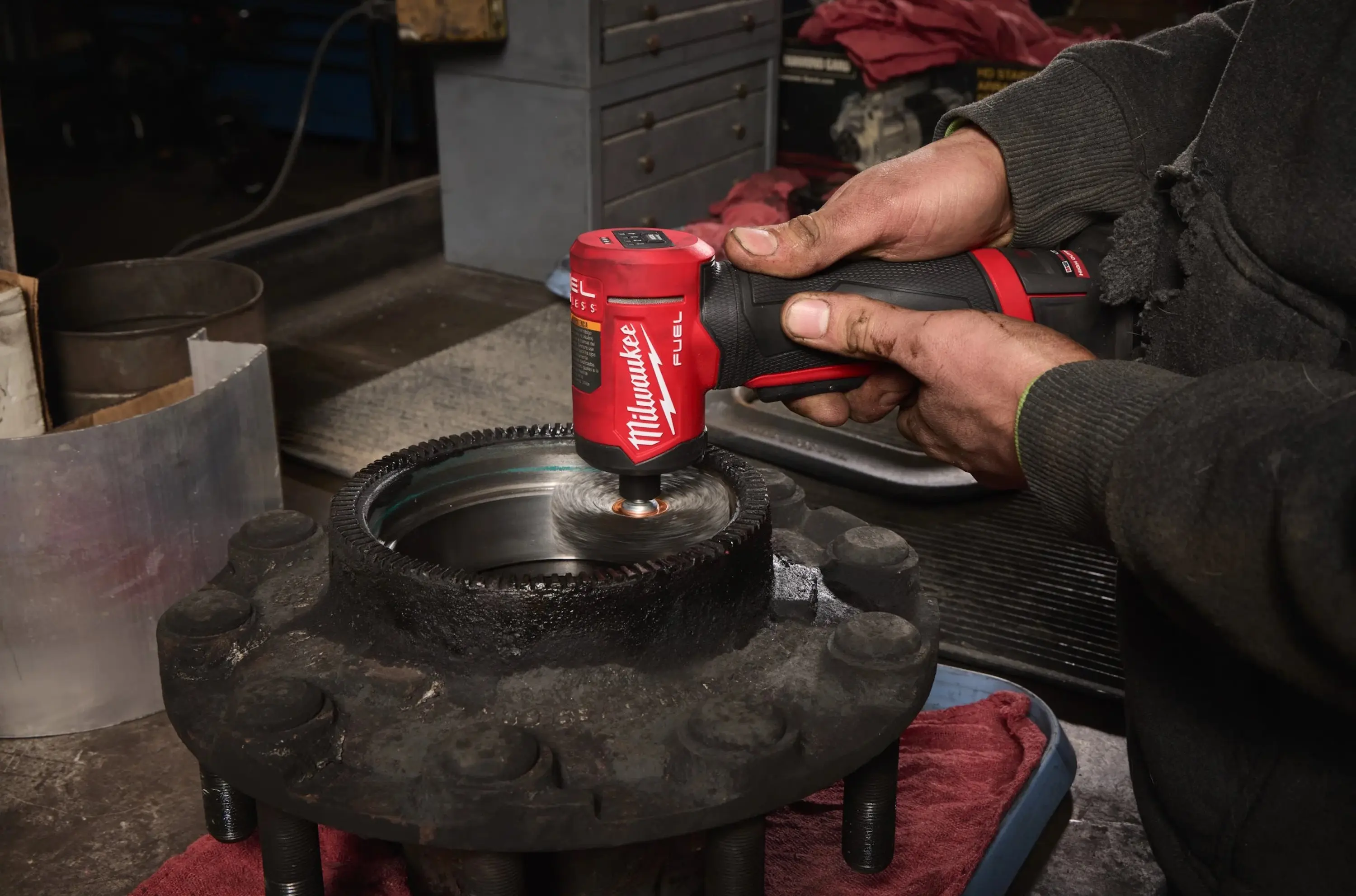 Аккумуляторная угловая шлифмашина Milwaukee M12 FUEL FDGA2-0 (4933498979) - 6