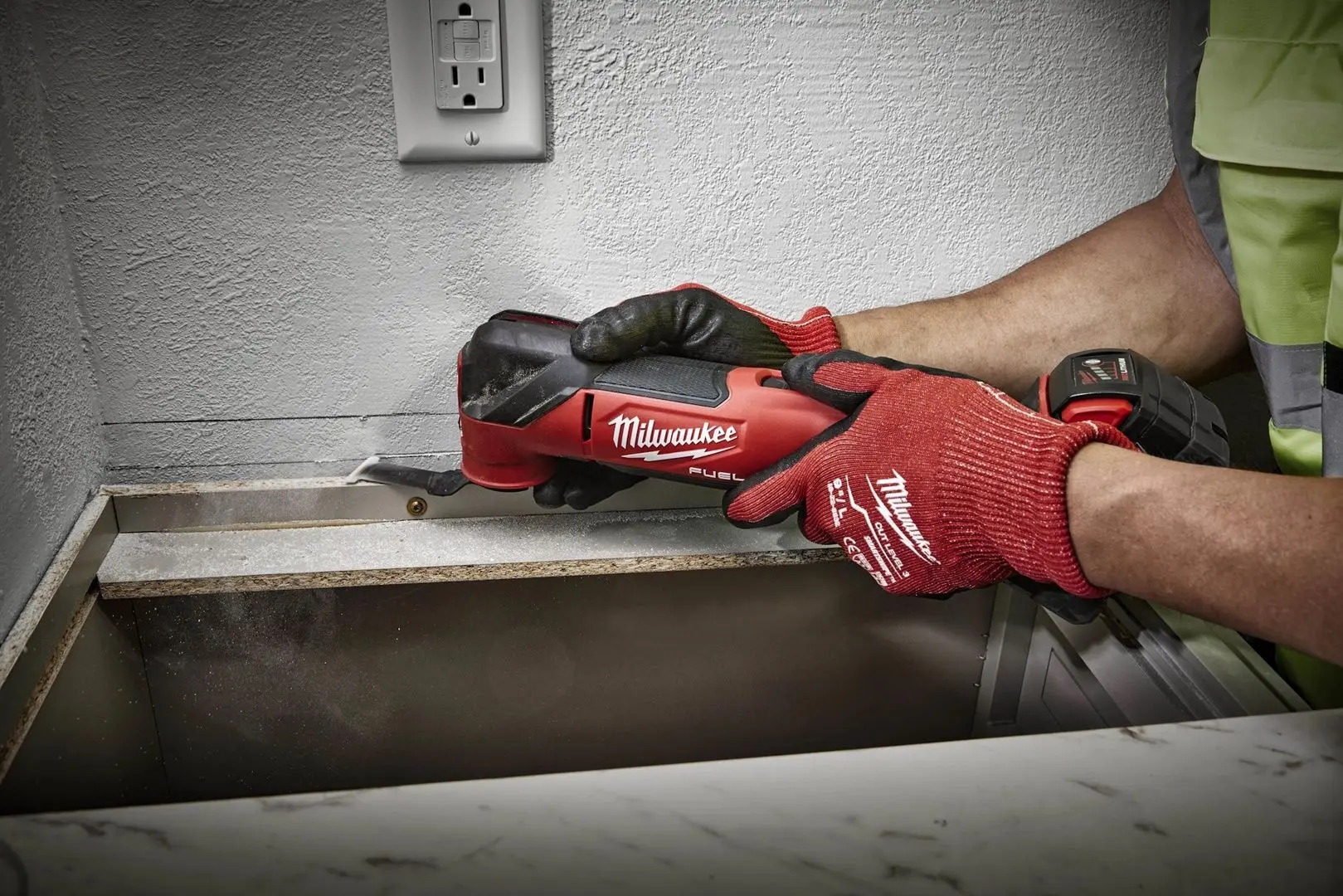 Instrument multifunctional cu acumulator Milwaukee M18 Fuel FMT-0X Solo