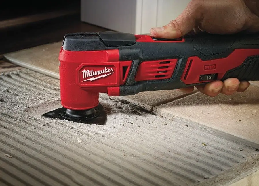 Masina de slefuit multifunctionala Milwaukee M18 BMT-0