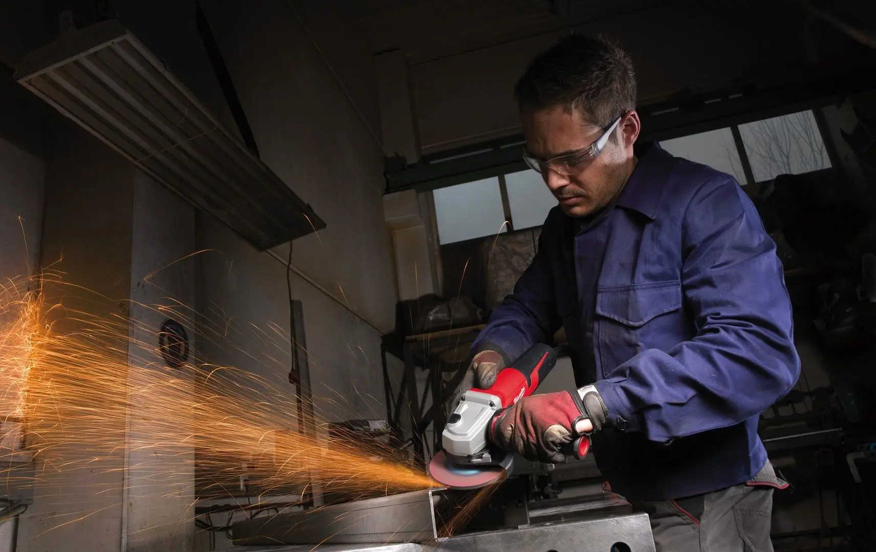 Polizor unghiular Milwaukee AGV 15-125 XE