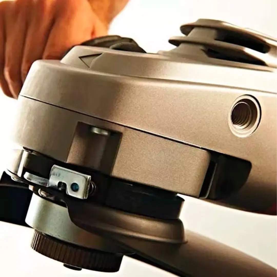 Masina de slefuit unghiulara Milwaukee AGV 22-230 E