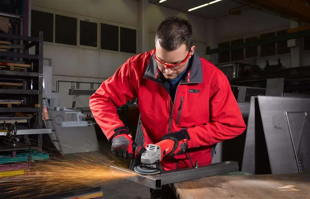 Masina de slefuit unghiulara Milwaukee AGV10-125EK