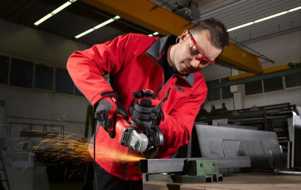 Masina de slefuit unghiulara Milwaukee AGV10-125EK