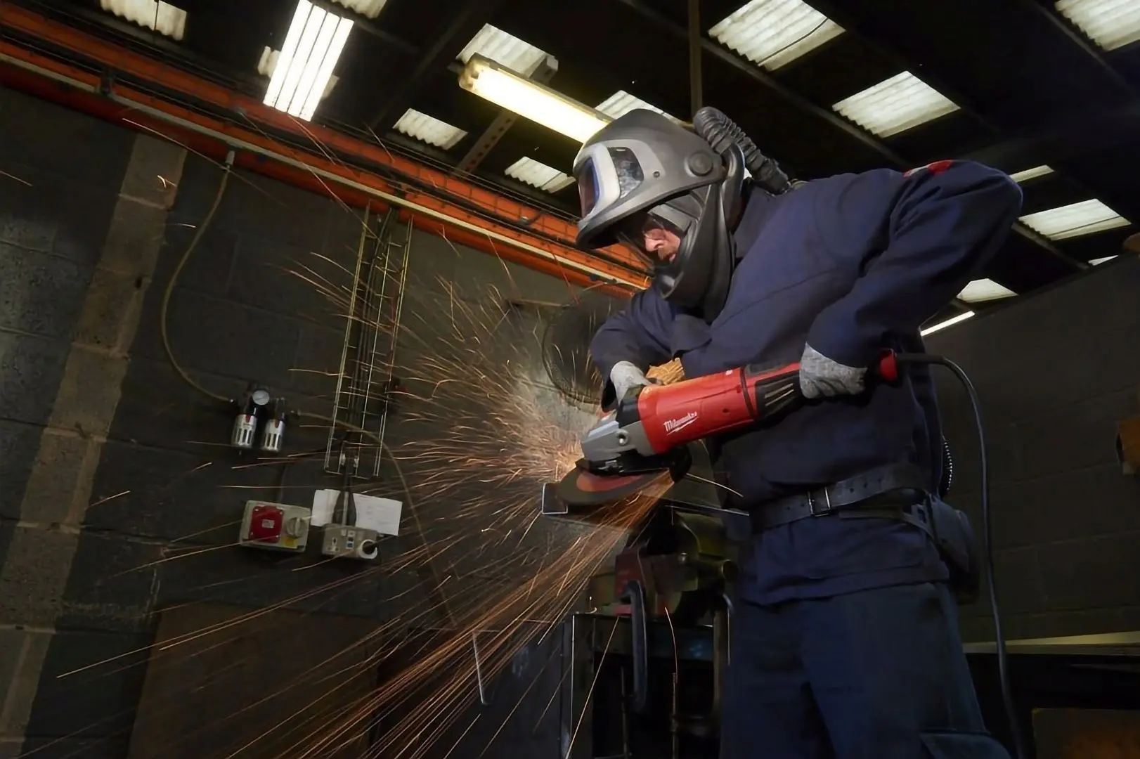 Polizor unghiular Milwaukee AGVKB-24-230EKX