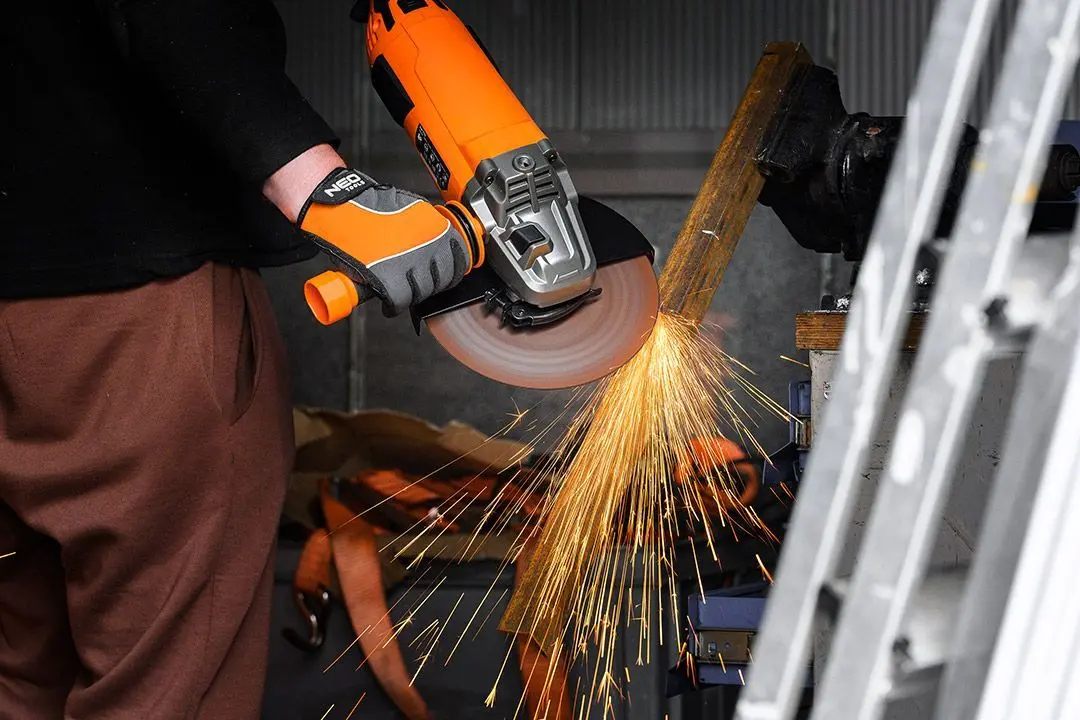 Polizor unghiular Neo Tools 04-715