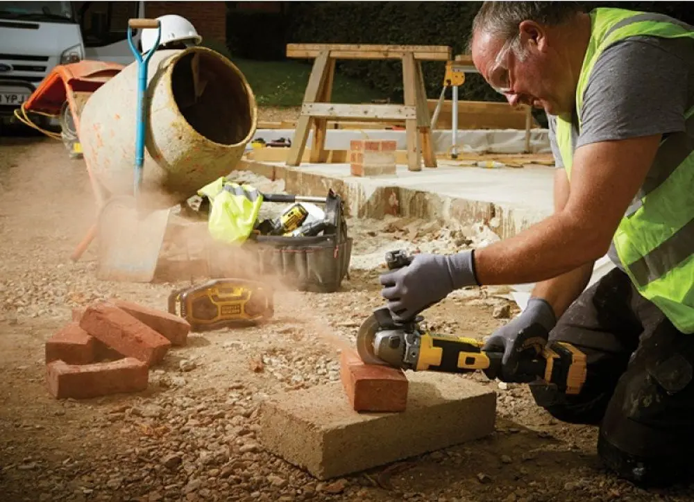 Masina de slefuit unghiulara cu acumulator Stanley Fatmax FMC761M2-QW - 2