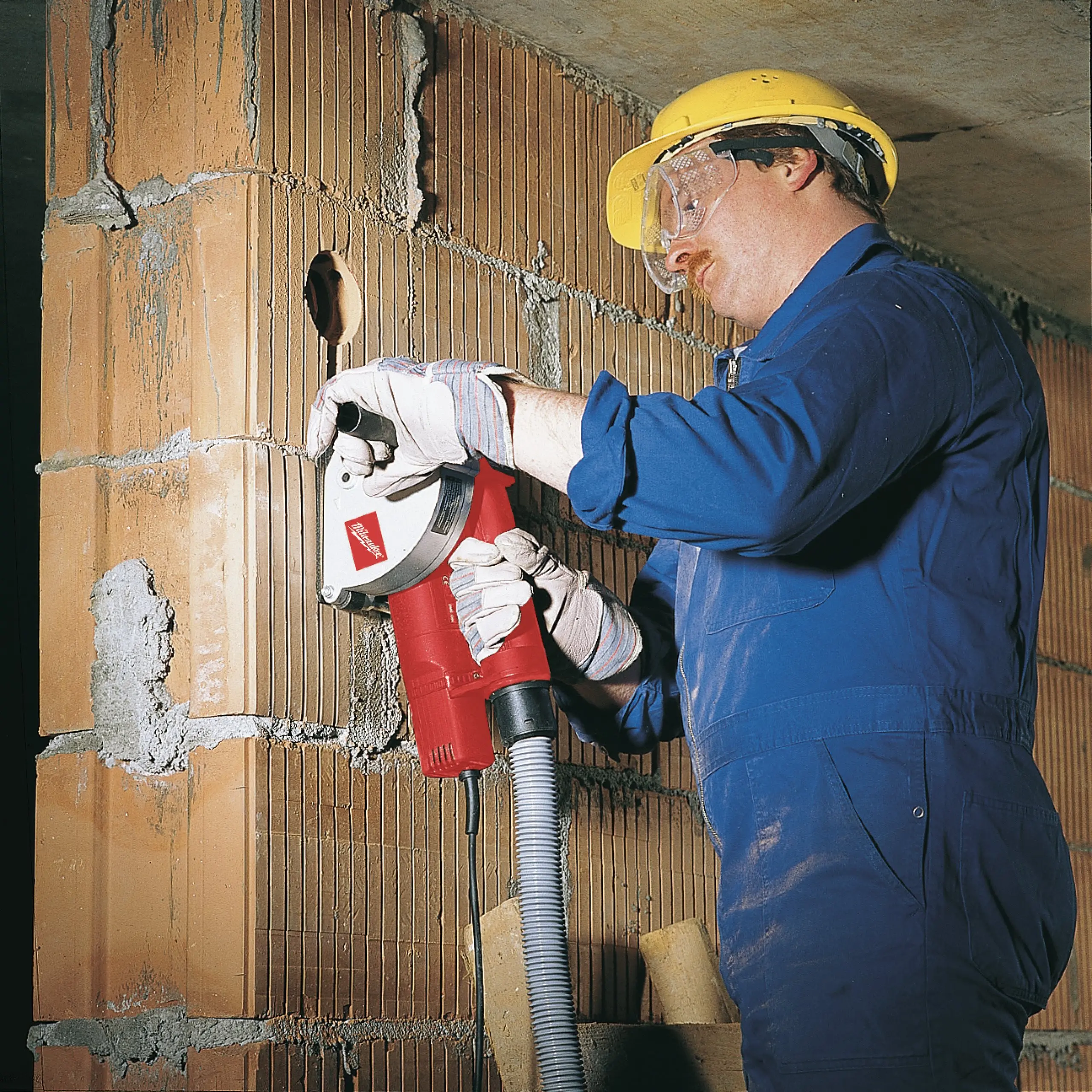 Штроборез Milwaukee WCE 30 (4933383855)