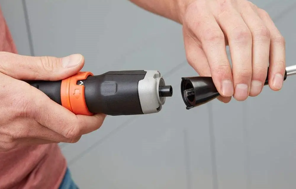 Аккумуляторная отвертка Black&Decker BCF601C