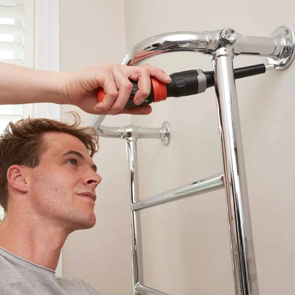 Аккумуляторная отвертка Black&Decker BCF601C