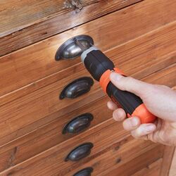 Аккумуляторная отвертка Black&Decker BCF601C Thumb