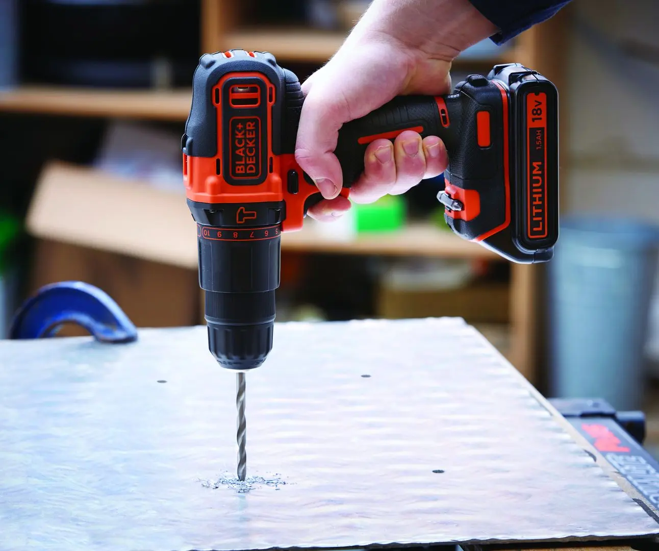 Masina de gaurit si insurubat cu percutie Black&Decker BDCHD18KB