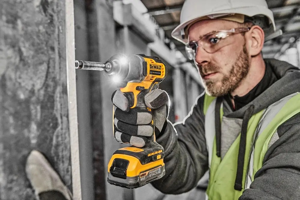 Аккумуляторный ударный шуруповерт Dewalt DCF840N Solo