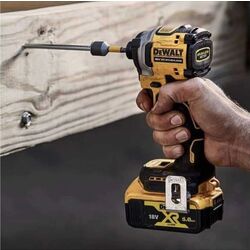 Аккумуляторный ударный шуруповерт Dewalt DCF850E1T-QW Thumb