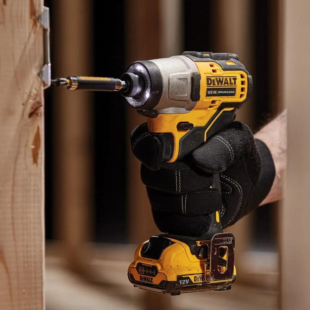 Masina de insurubat cu acumulator Dewalt DCF801N-XJ