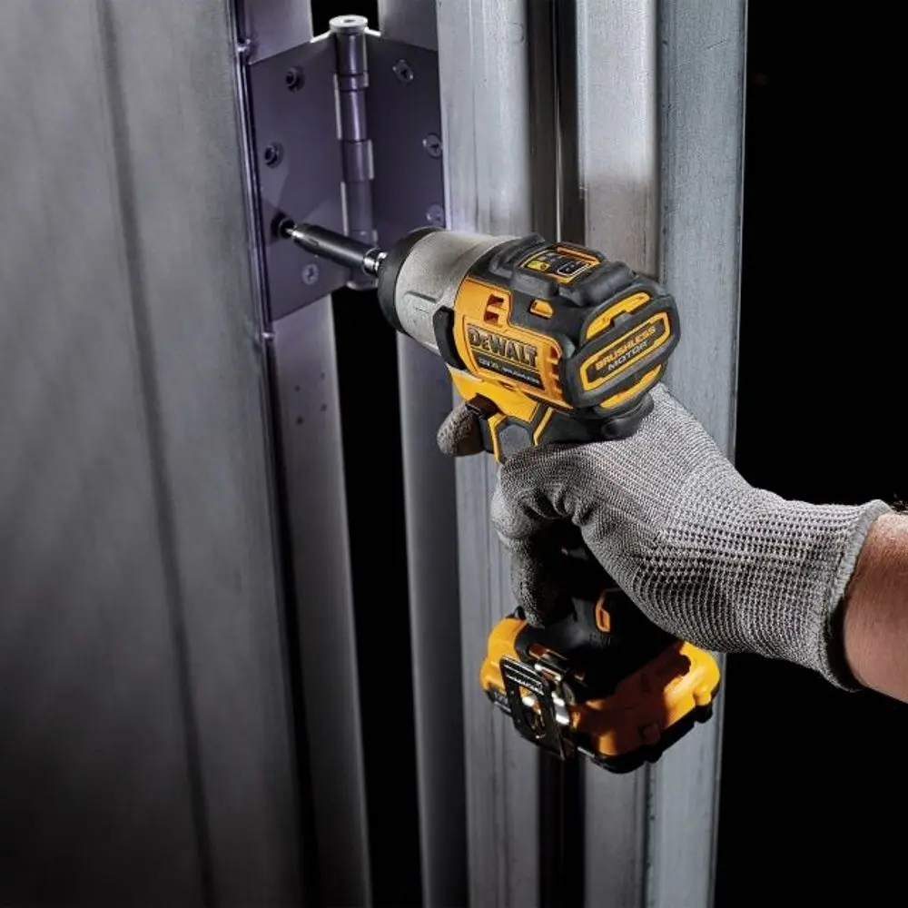 Masina de insurubat cu acumulator Dewalt DCF801N-XJ