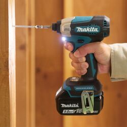 Аккумуляторный ударный шуруповерт Makita DTD157Z Solo Thumb