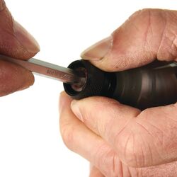 Аккумуляторная отвертка Milwaukee Fuel M18 FQID-0X Solo Thumb