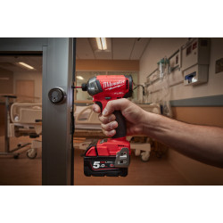 Аккумуляторная отвертка Milwaukee M18 FQID-501B (4933500777) Thumb