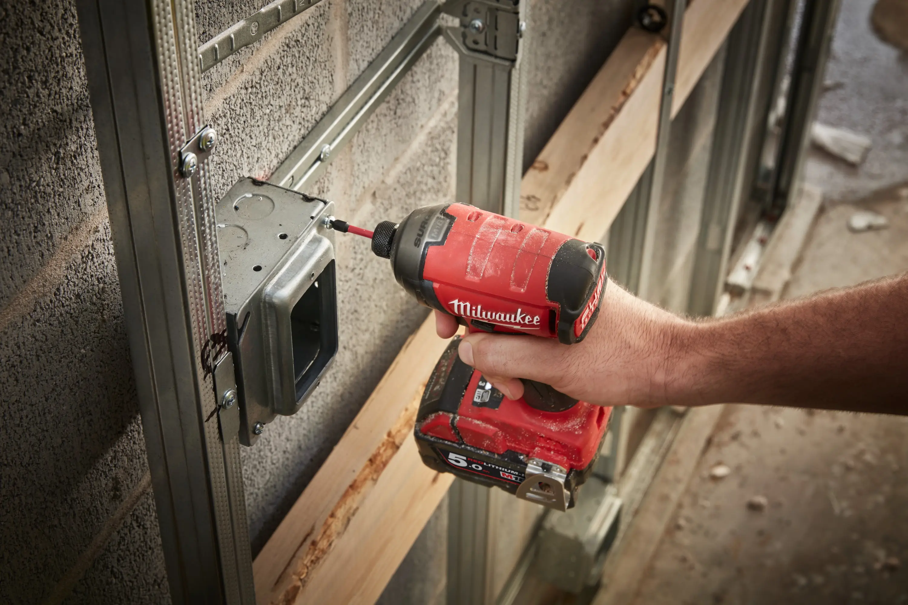 Аккумуляторная отвертка Milwaukee M18 FQID-501B (4933500777) - 6