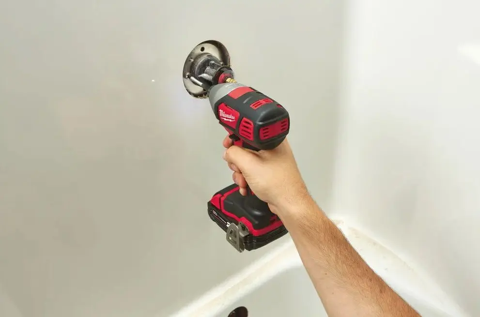 Аккумуляторный импульсный винтоверт Milwaukee M18 BID-0 Solo