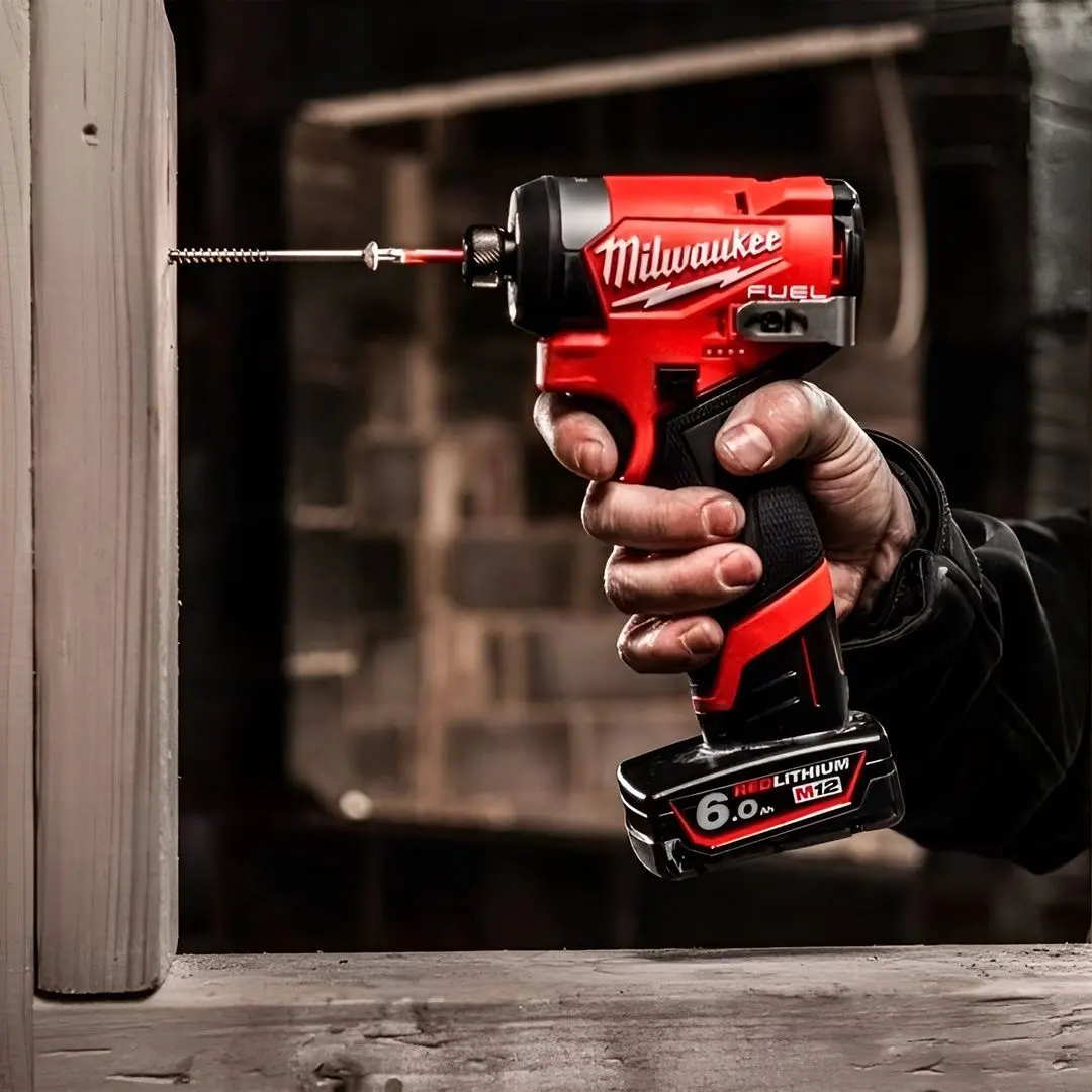Аккумуляторный ударный шуруповерт Milwaukee M12 Fuel FID2-0 Solo