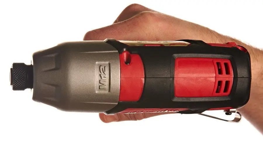 Masina de insurubat cu percutie cu acumulator Milwaukee M12 BID-202C