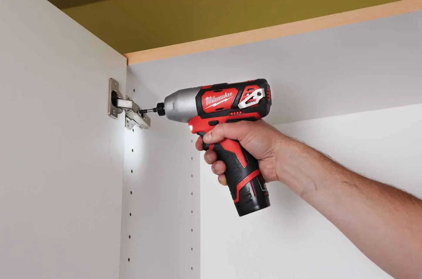 Masina de insurubat cu percutie cu acumulator Milwaukee M12 BID-0