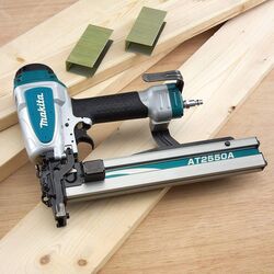 Степлер пневматический Makita AT2550A Thumb
