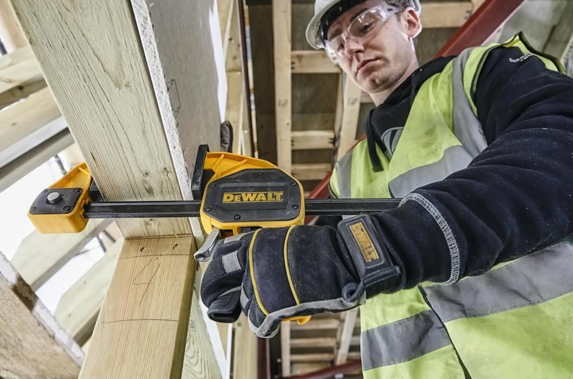 Menghina Dewalt DWHT0-83185