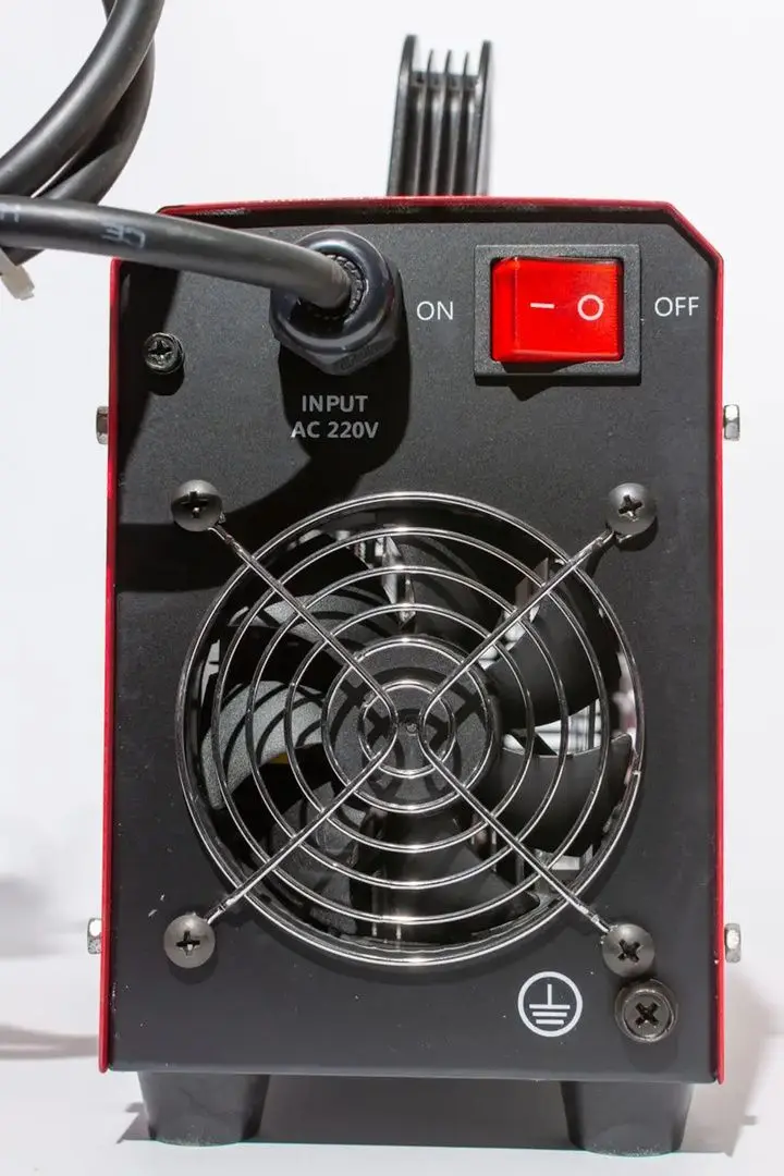 Aparat de sudat Vector Plus MMA200TZ (Black/Red)