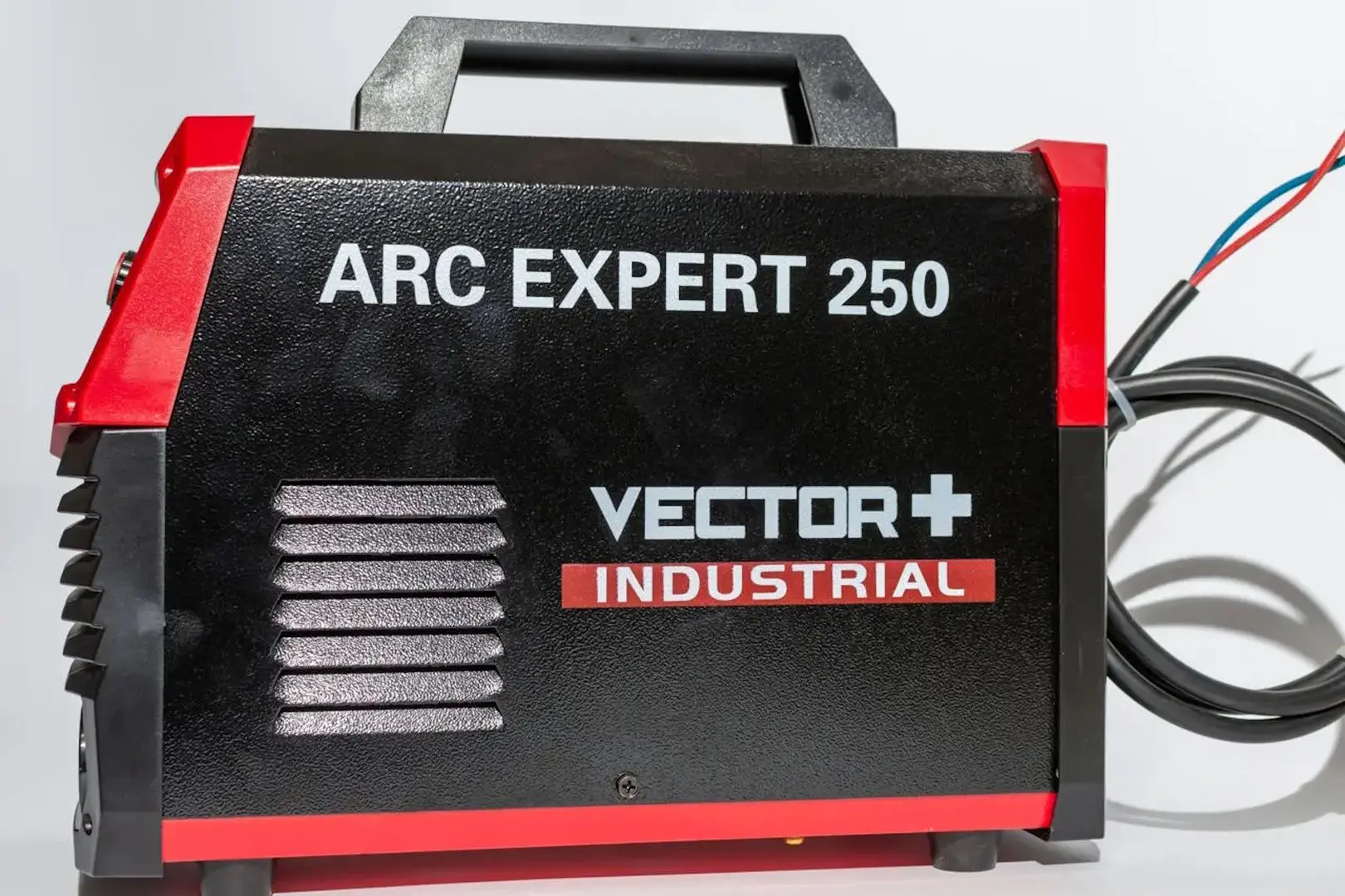 Aparat de sudat Vector Plus MMA250T (Black/Red)