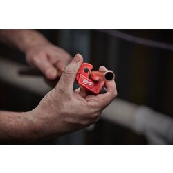 Труборез Milwaukee 48229250 Thumb