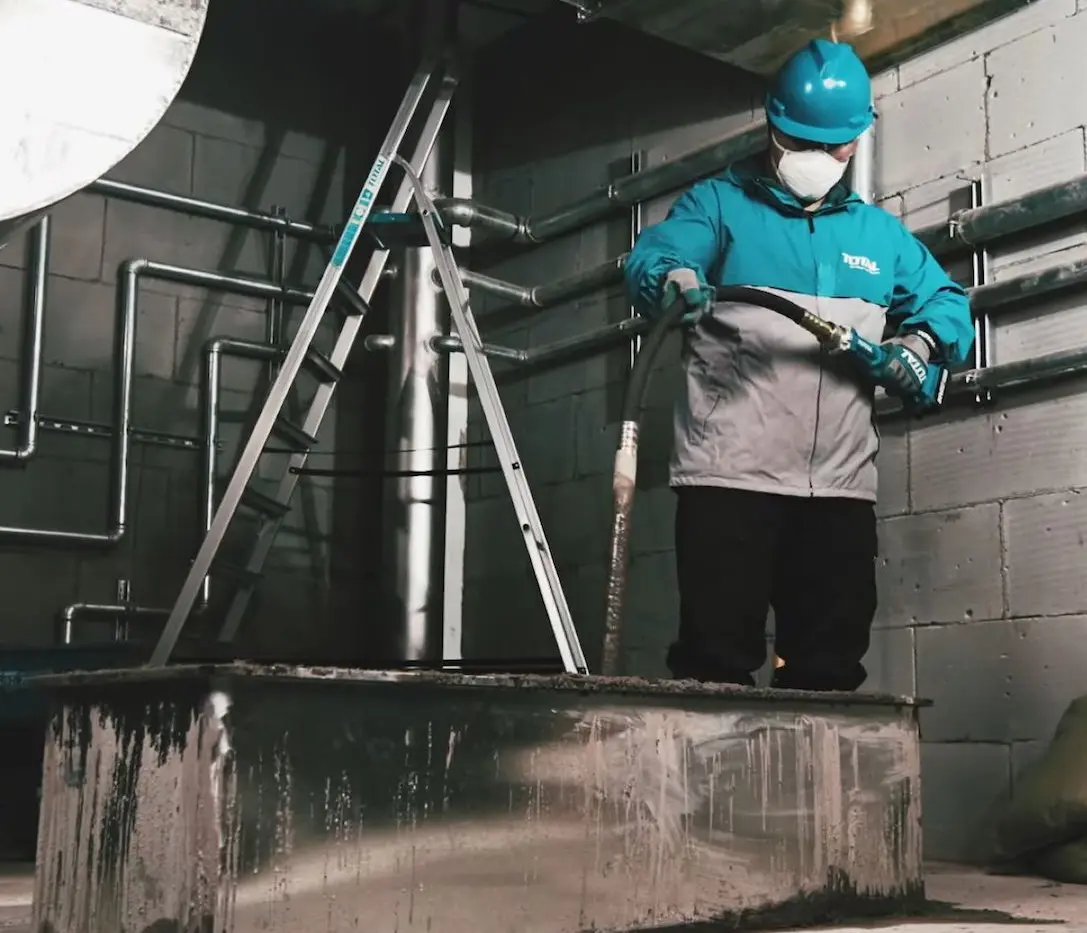 Vibrator pentru beton cu acumulator Total TCVLI202301 Solo