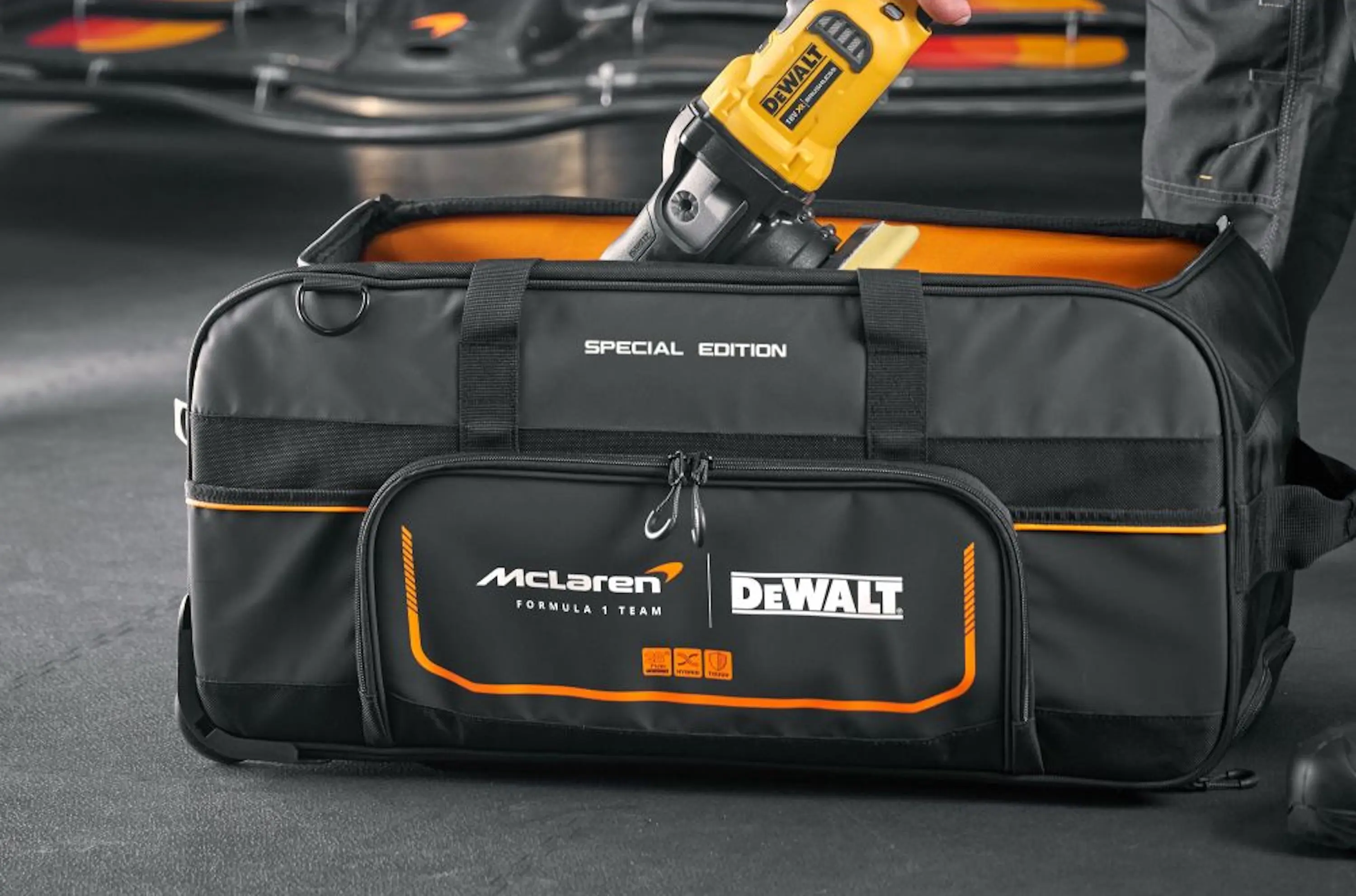 Geanta pentru instrumente Dewalt McLaren DWST83522-9 (Black/Yellow) - 6