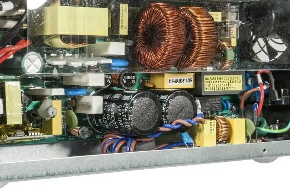 Set acumulatoare pentru UPS PowerCom Macan MAC-1500 (Black)