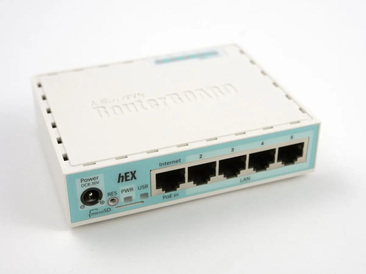 Router Mikrotik RB750Gr3