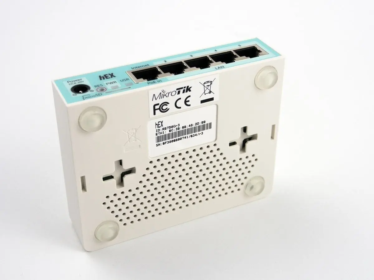 Router Mikrotik RB750Gr3