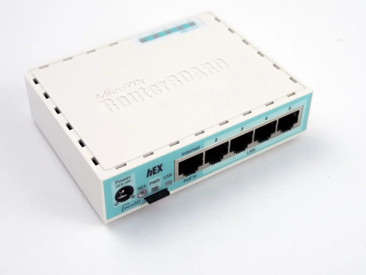 Router Mikrotik RB750Gr3
