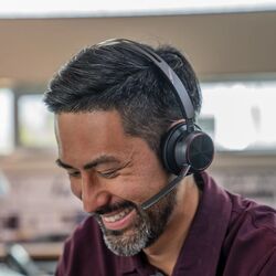 Беспроводные наушники + зарядная станция Poly Voyager Focus 2 USB-A 77Y87AA (Black) Thumb