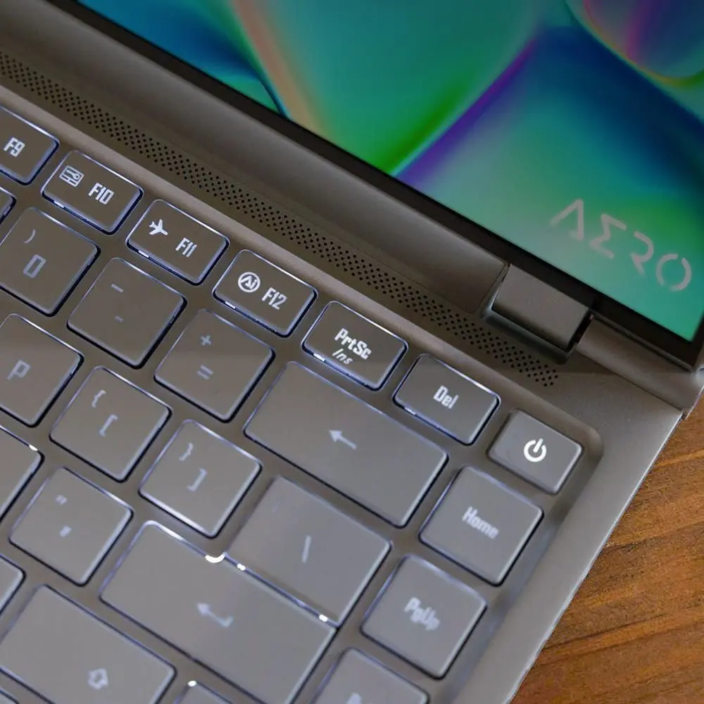 Laptop Gigabyte Aero 14 OLED BMF-H2EEBB3SH Intel Core i7-13700H 16GB LPDDR5/1TB SSD Win11 Home (Twilight Silver) - 15