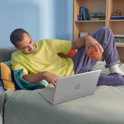 Ноутбук HP 17-cn0053cl Intel Core i5-1135G7 12GB DDR4/256GB HDD+SSD (Silver) Thumb