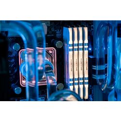 Memorie operativa Crucial Ballistix DDR4 16GB (2x8) 3200MHz PC4-25600 CL16 (BL2K8G30C15U4R) Thumb