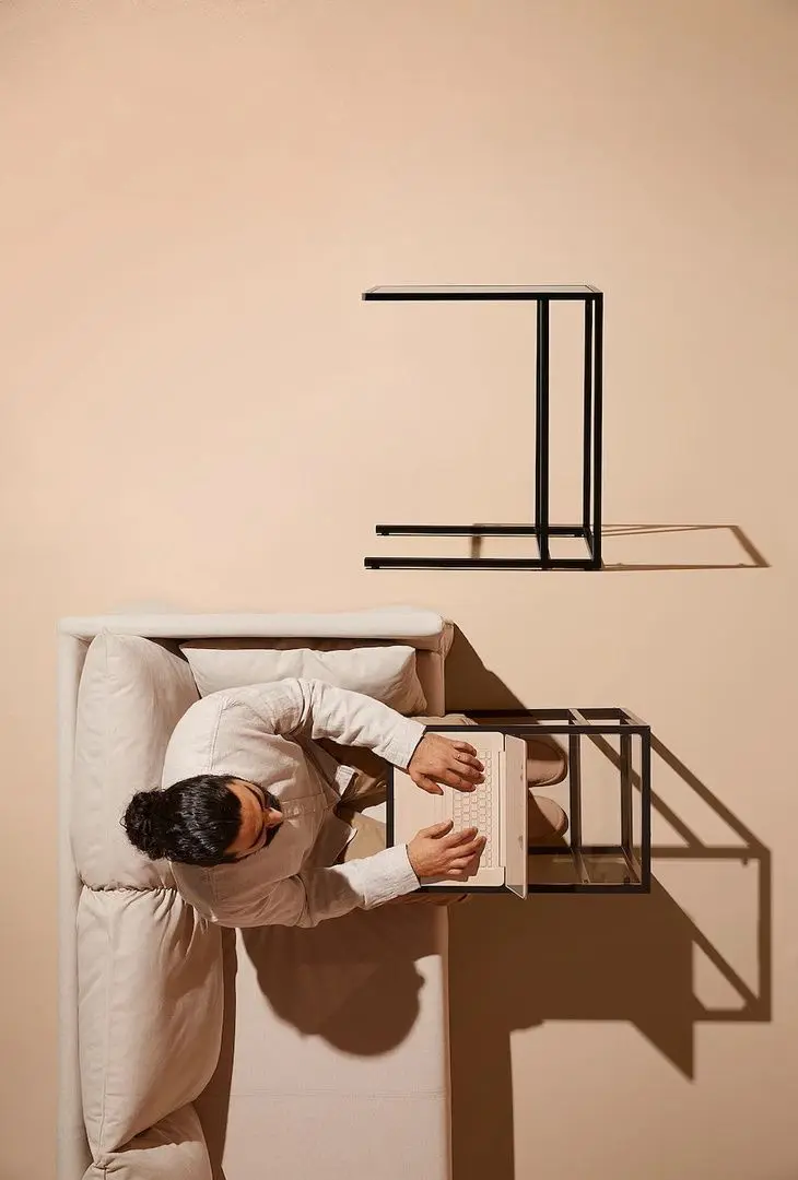 Suport laptop Ikea Vittsjo 35x65 (Negru-Maro/Sticla)