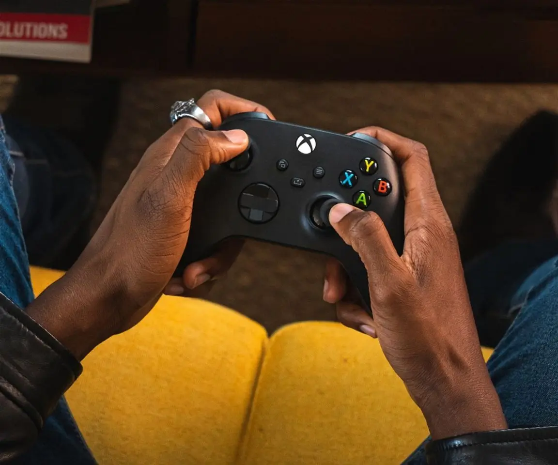 Беспроводной геймпад Microsoft Xbox QAT-00009 (Carbon Black)