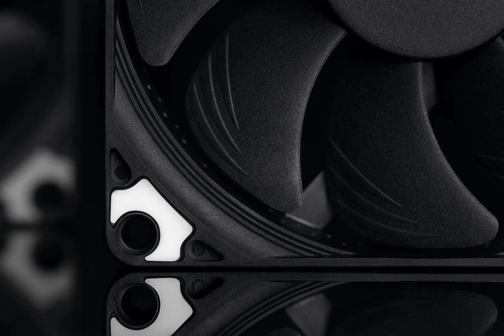 Вентилятор Noctua NF-A9X14 HS-PWM Chromax.Black.Swap (NF-A9X14-HS-PWM-CH.BK.S) - 4