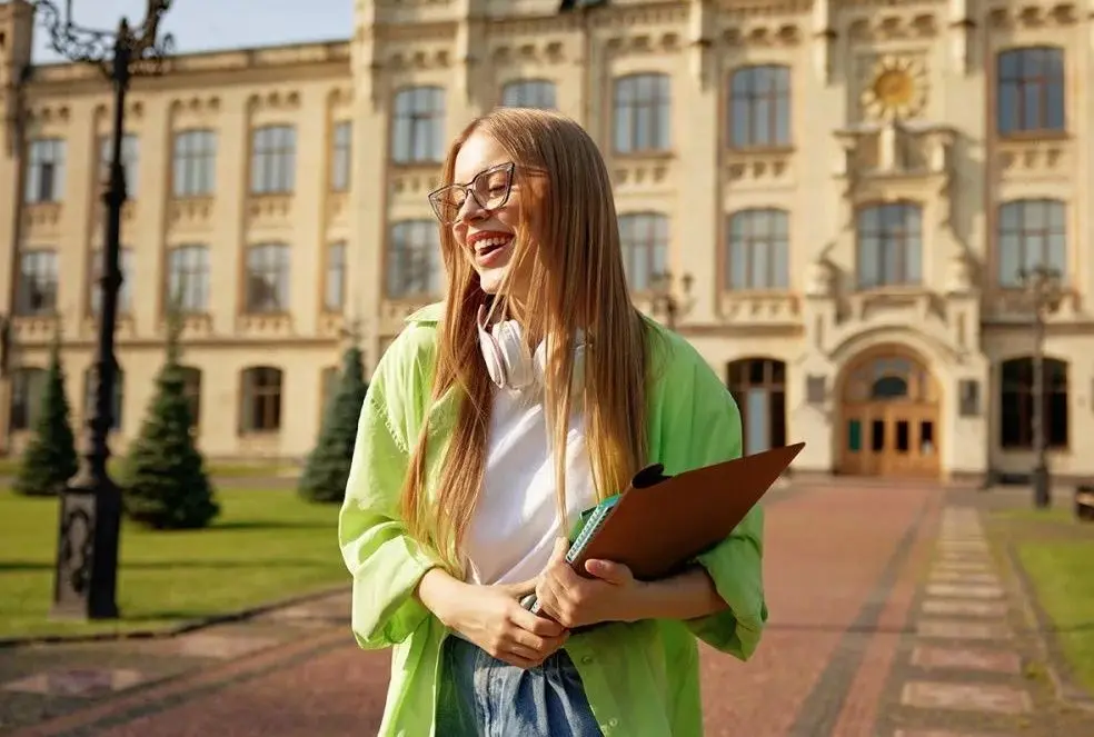 Чехол для ноутбука Spigen Valentinus AFA06419 (Classic Brown)